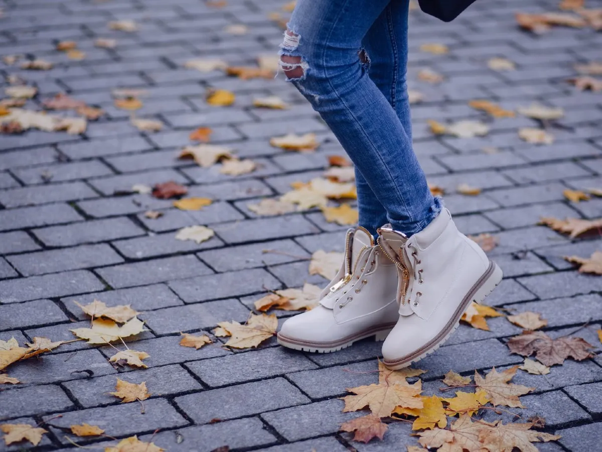 Zdjęcie Modne buty na jesień 2023: trendy, które musisz znać i jak je nosić