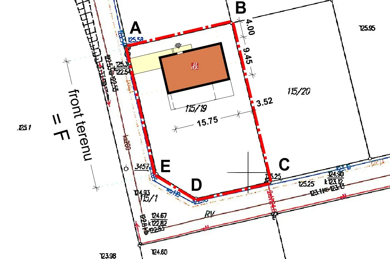 Plan działki z budynkiem. Decyzję o pozwoleniu na budowę wydaje urząd miasta lub gminy.