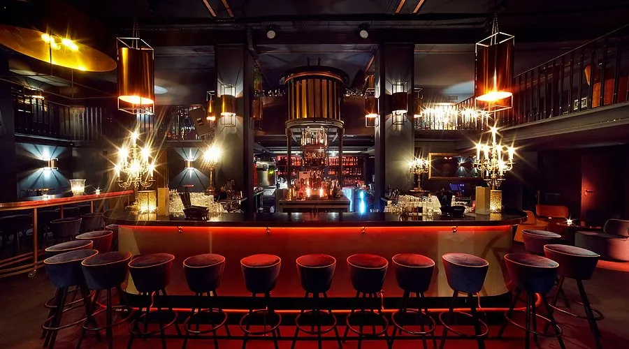 r&oacute;żne typy bar&oacute;w w Warszawie, koktajlbar, pub, klub