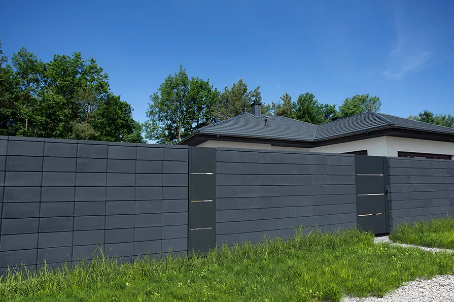 Koszty budowy ogrodzenia i jego element&oacute;w