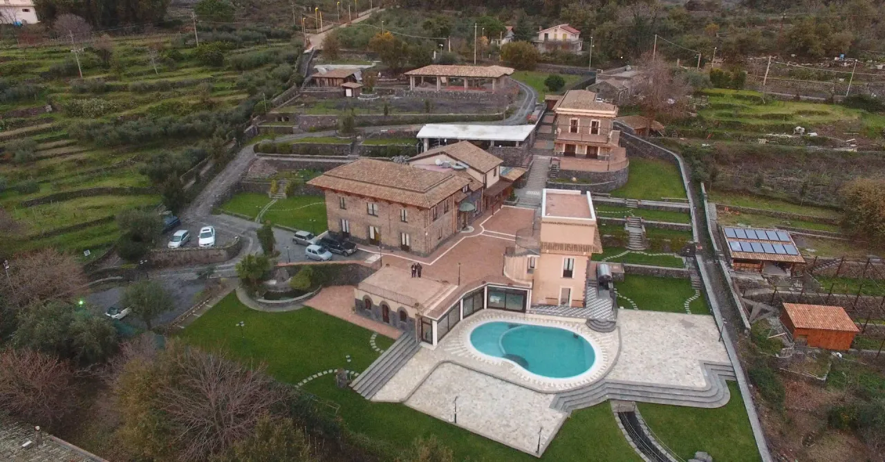 Zafferana Etnea vista Etna borgo antico