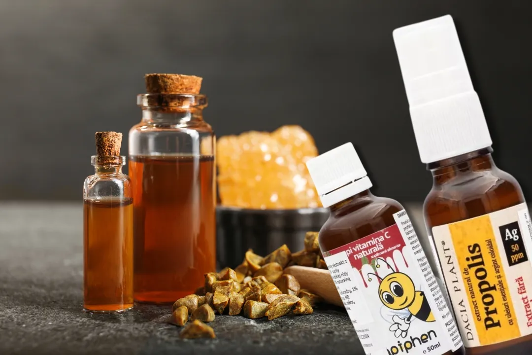 Dziecko przyjmujące propolis w formie syropu lub kropli bezalkoholowych