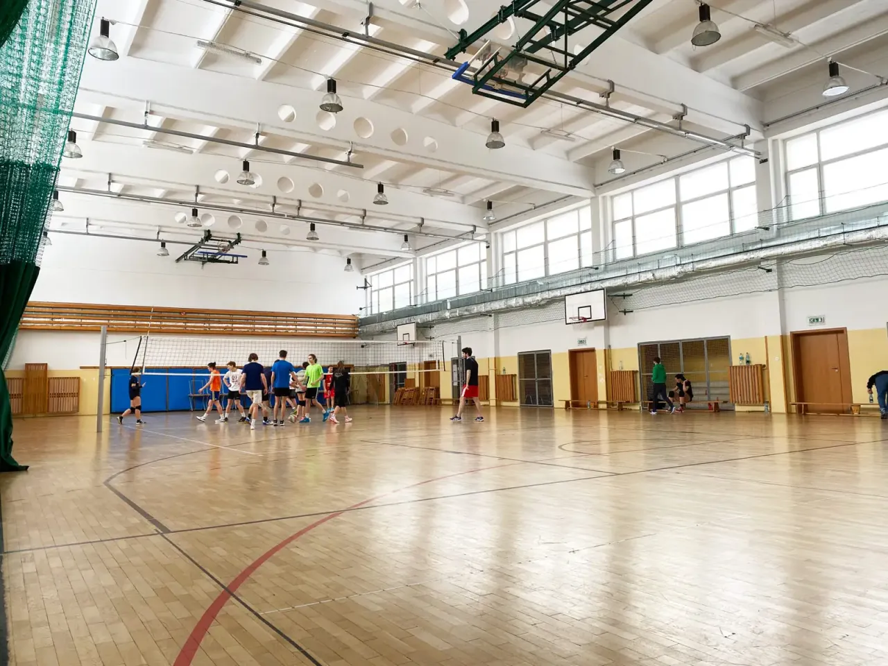 infrastruktura szkolna biblioteka laboratorium sala gimnastyczna
