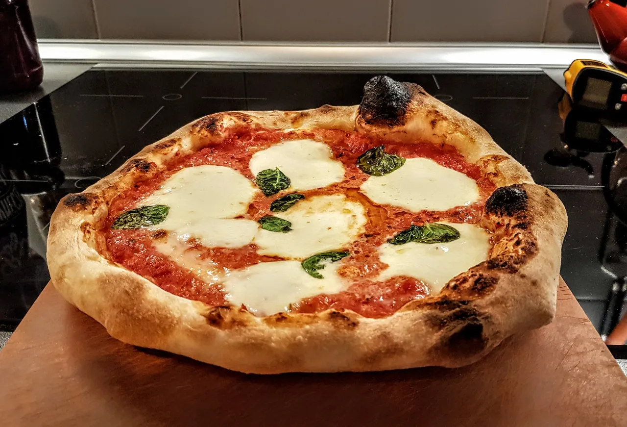 Zdjęcie Pizza jak z pizzerii – proste przepisy na idealne ciasto i sos