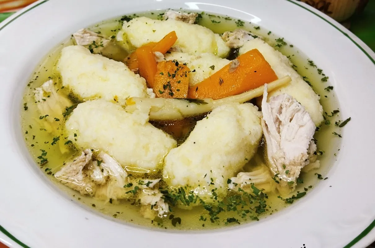 Talerz z r&oacute;żnymi dodatkami obiadowymi (ziemniaki, kluski, ryż, kasza)