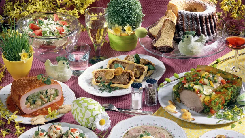 tradycyjny obiad urodzinowy polski stół