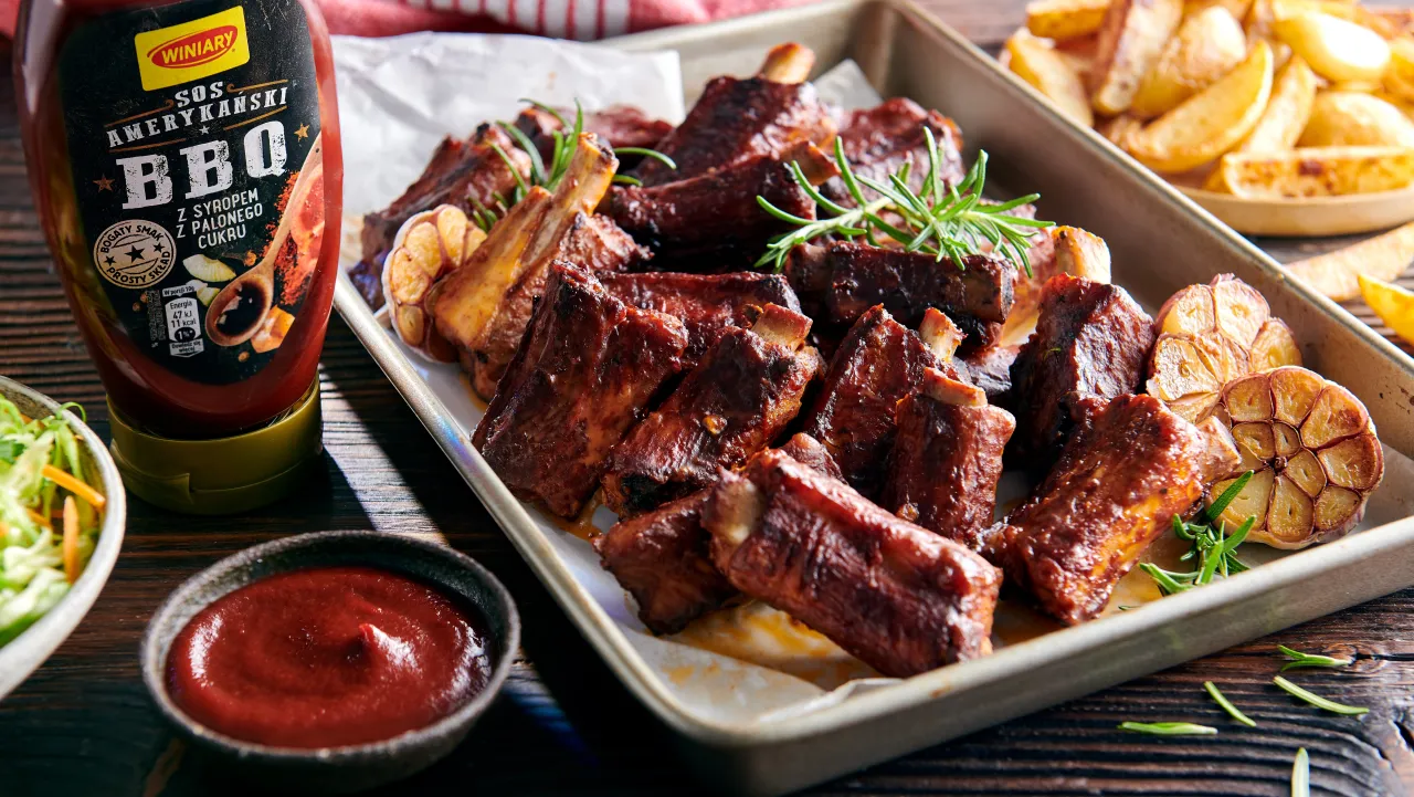 żeberka wieprzowe w sosie BBQ i żeberka wołowe duszone
