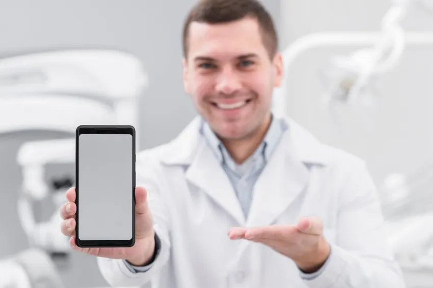 lekarz dentysta wypisuje receptę