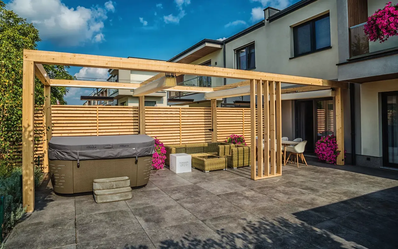 aranżacja strefy spa w ogrodzie pergola