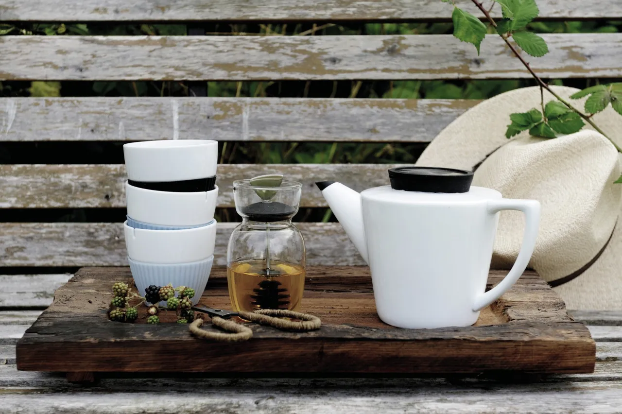 Eleganckie serwowanie herbaty w filiżance z torebką