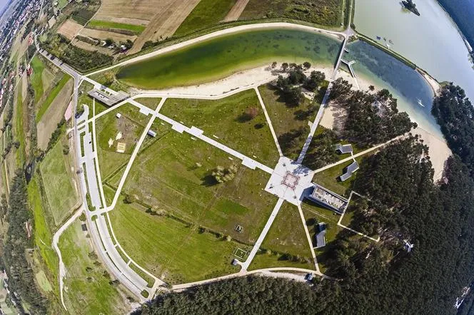 Zalew Janowski i Park Rekreacji Zoom Natury z lotu ptaka