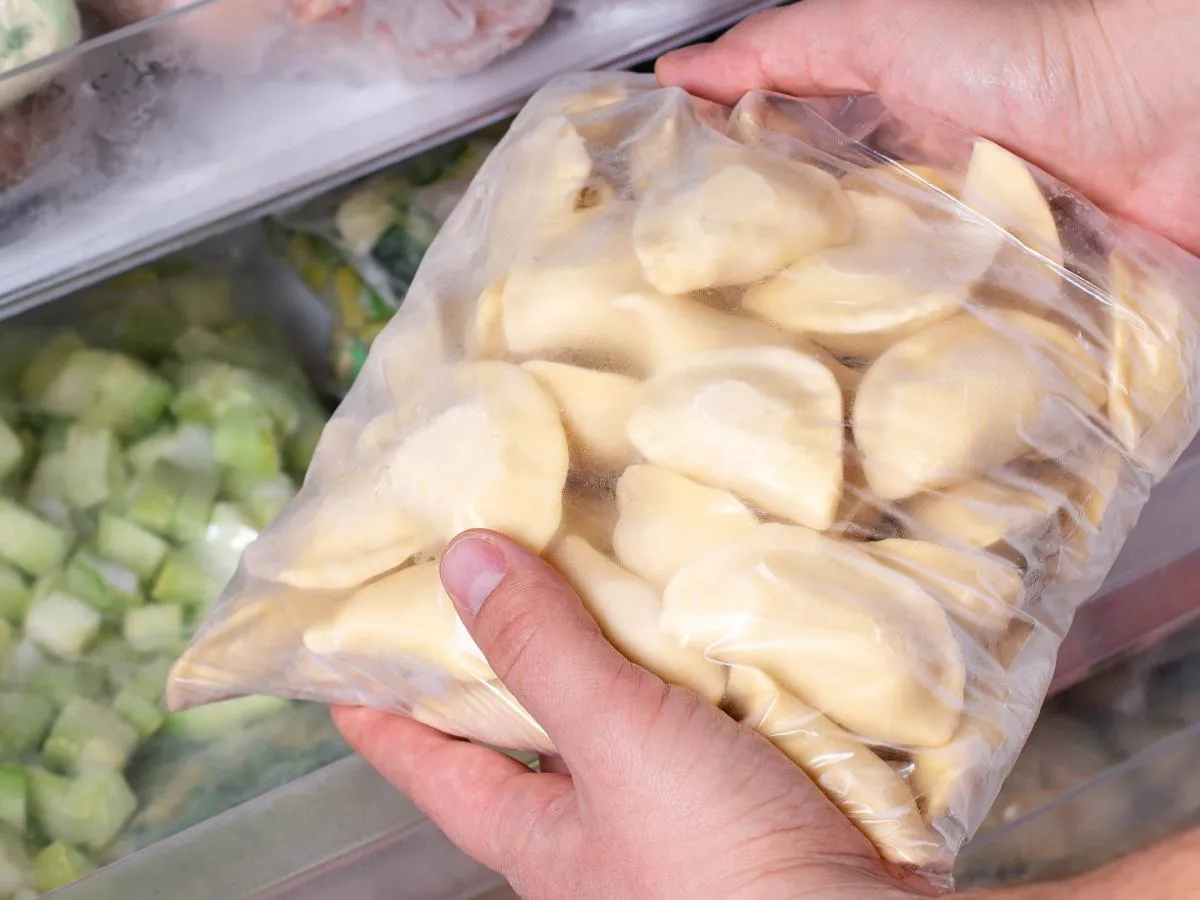 prawidłowe mrożenie pierog&oacute;w na tacce