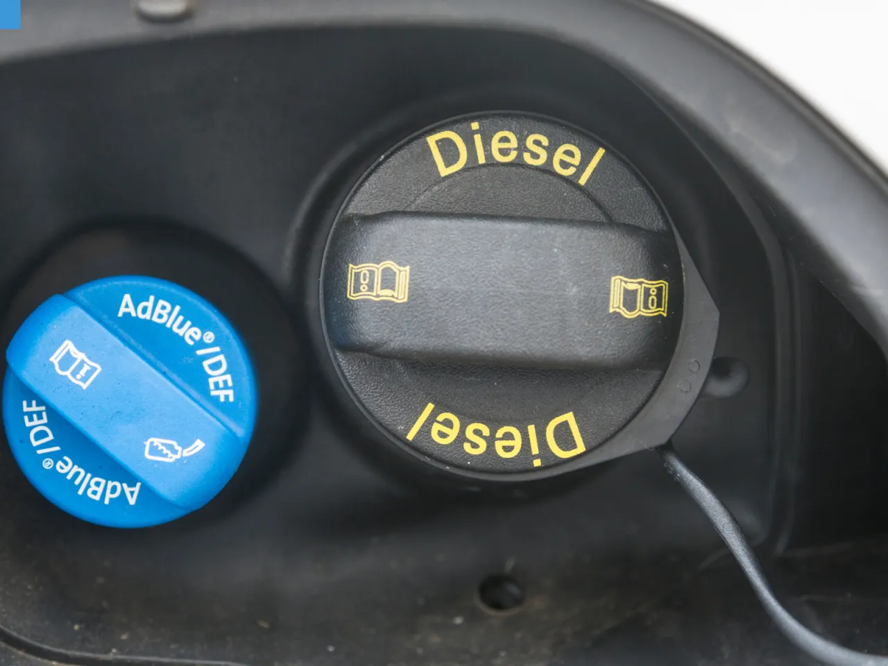 Kierowca w samochodzie diesel