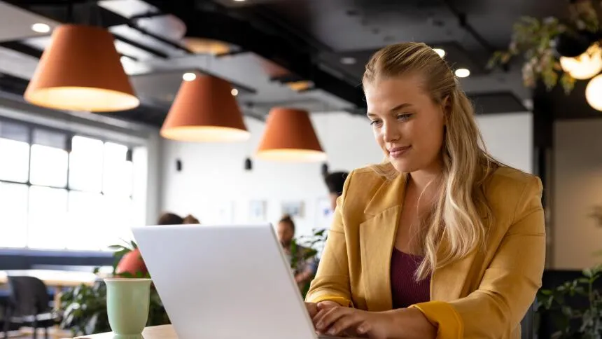 sprzedaż ubrań online podatki