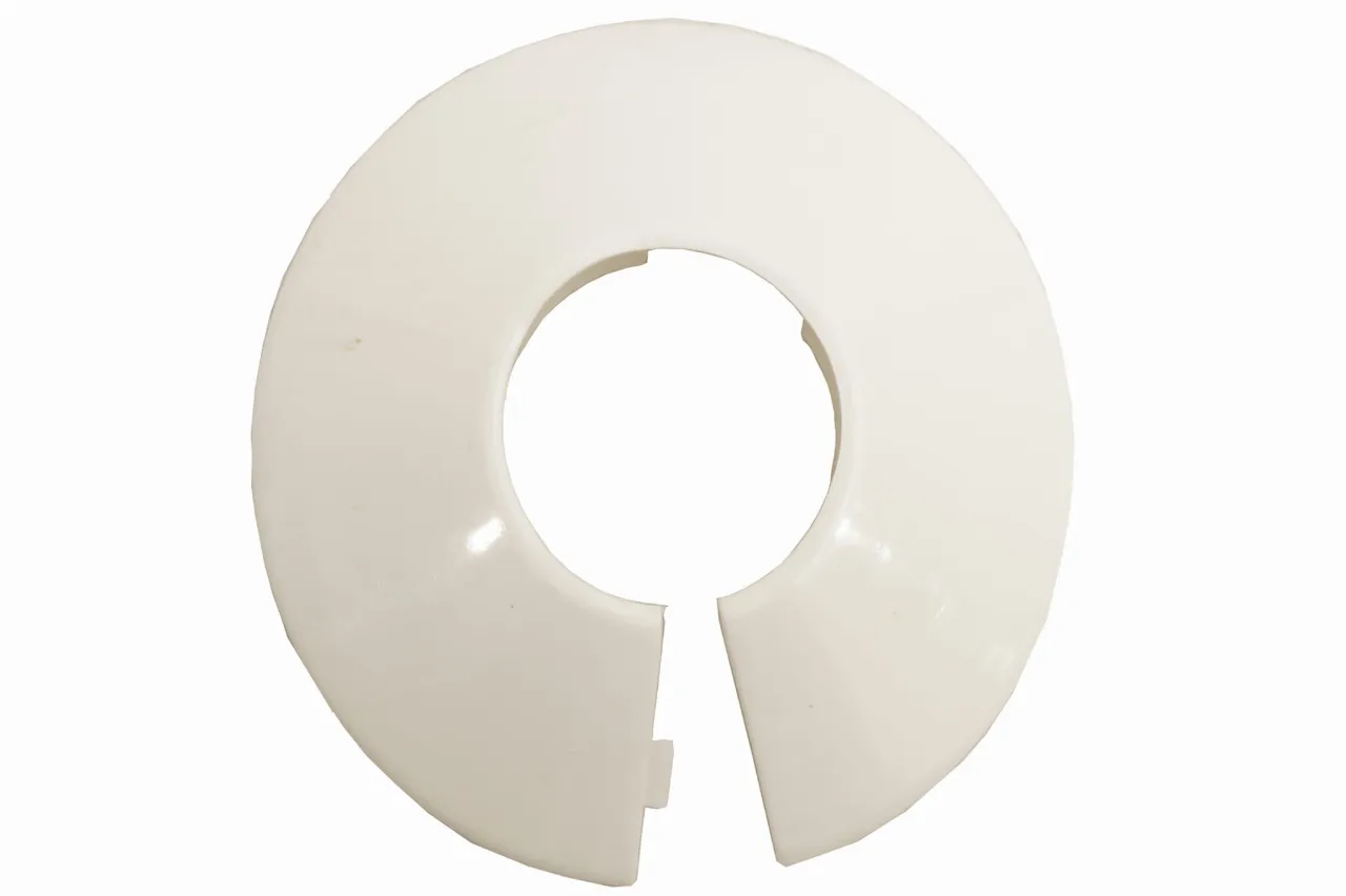 Estetyczne wykończenie rur pod zlewem rozetami