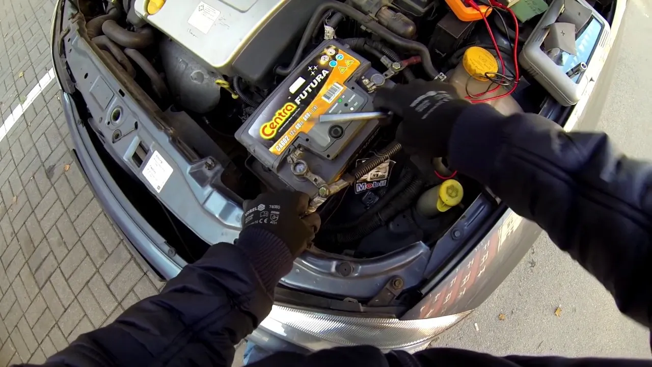 czyszczenie klem akumulatora