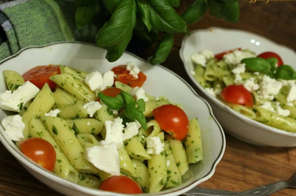 Zdjęcie Penne z pesto bazyliowym: szybki przepis na pyszne danie wegetariańskie