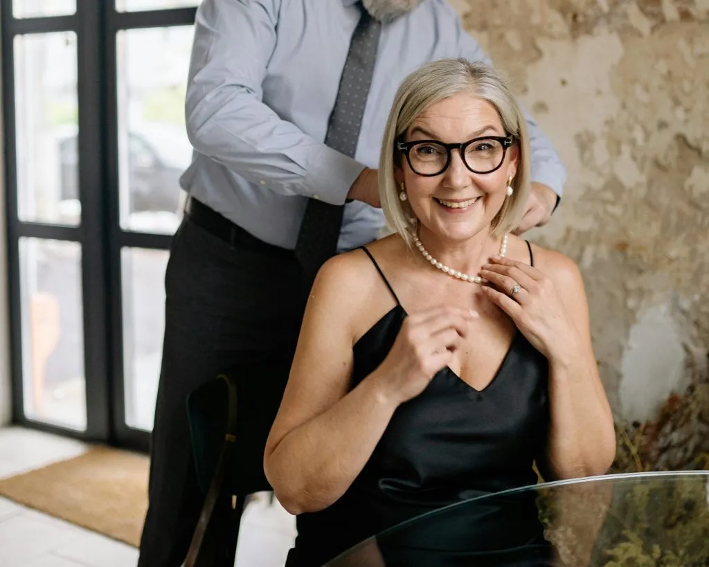 Zdjęcie Jak się ubrać na wesele w wieku 60 lat, aby czuć się elegancko i komfortowo