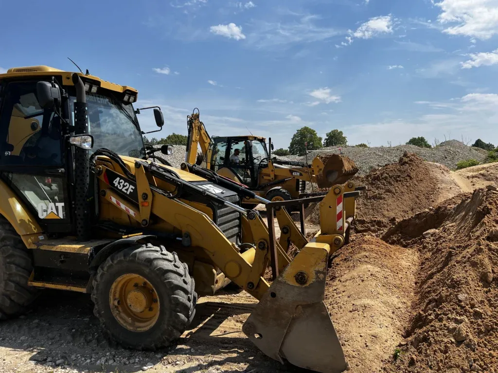 Awarie koparko-ładowarki wycieki