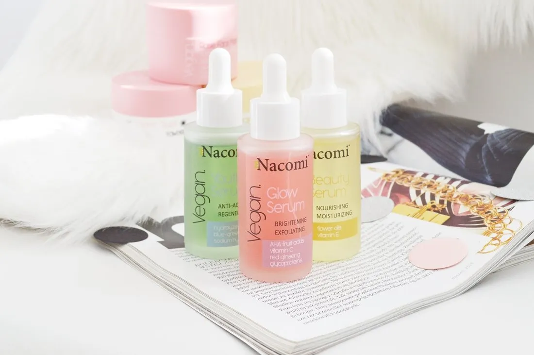 różne rodzaje serum do twarzy w buteleczkach