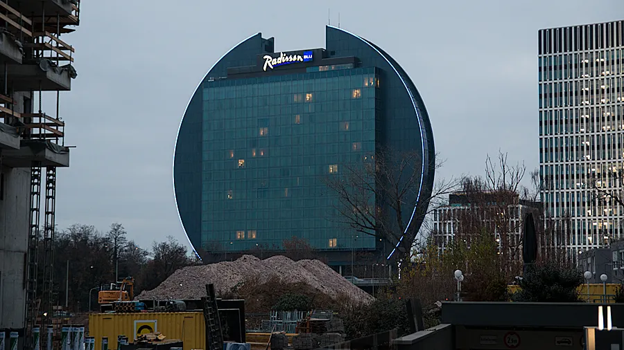 Radisson Blu Hotel Frankfurt Architektur Glasfassade