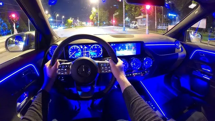 Mercedes-AMG GLA wnętrze kokpit MBUX