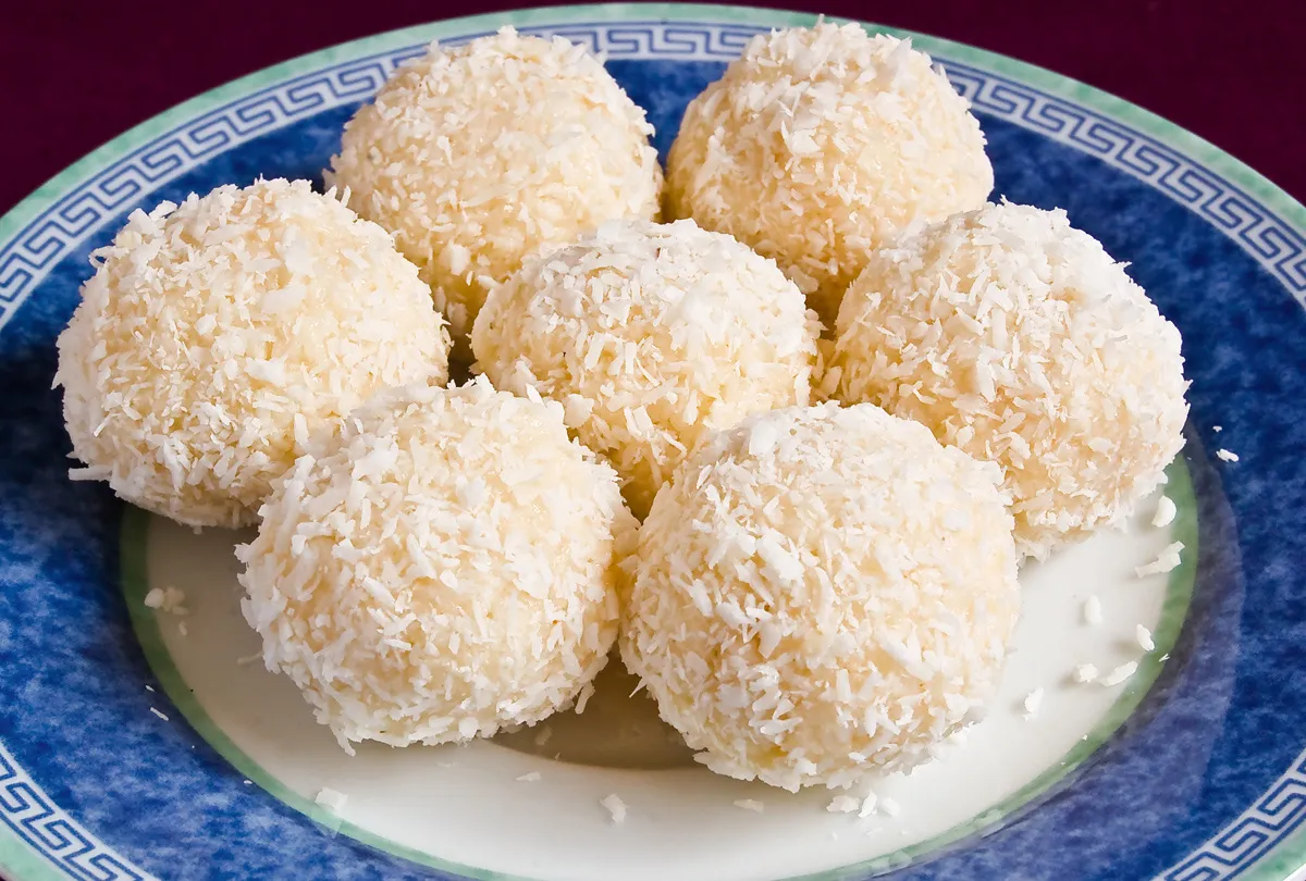 Składniki do masy kokosowej: wi&oacute;rki, masło, mleko