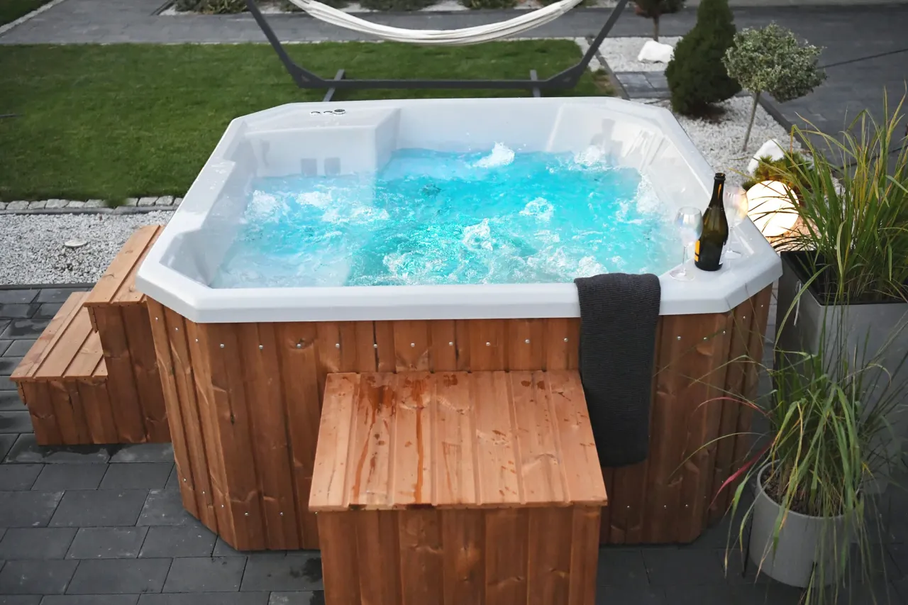 luksusowe jacuzzi ogrodowe relaks
