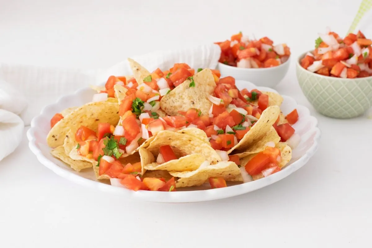 Zdjęcie Receta pico de gallo para nachos que realza su sabor y frescura