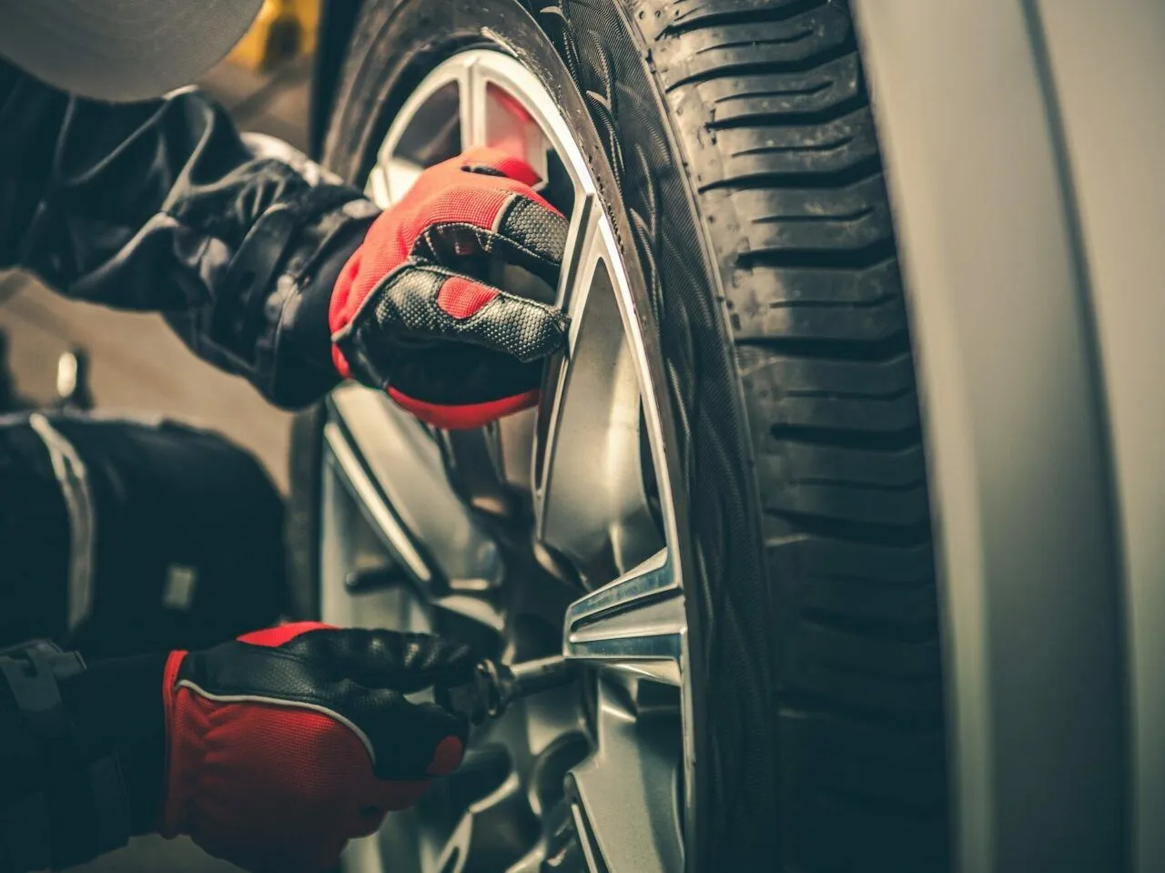 schemat rotacji opon r&oacute;żne układy