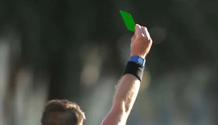 zielona kartka piłka nożna włochy