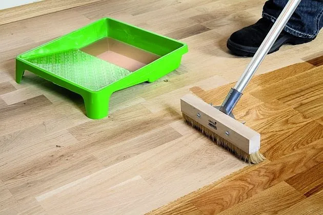 Narzędzia do olejowania podłogi drewnianej