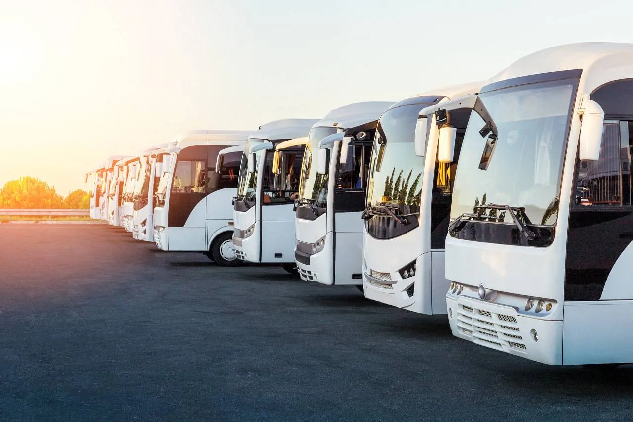 porównanie transportu autokar samolot samochód