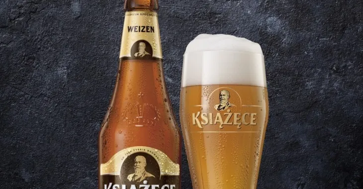 Nalewanie piwa pszenicznego z osadem drożdżowym