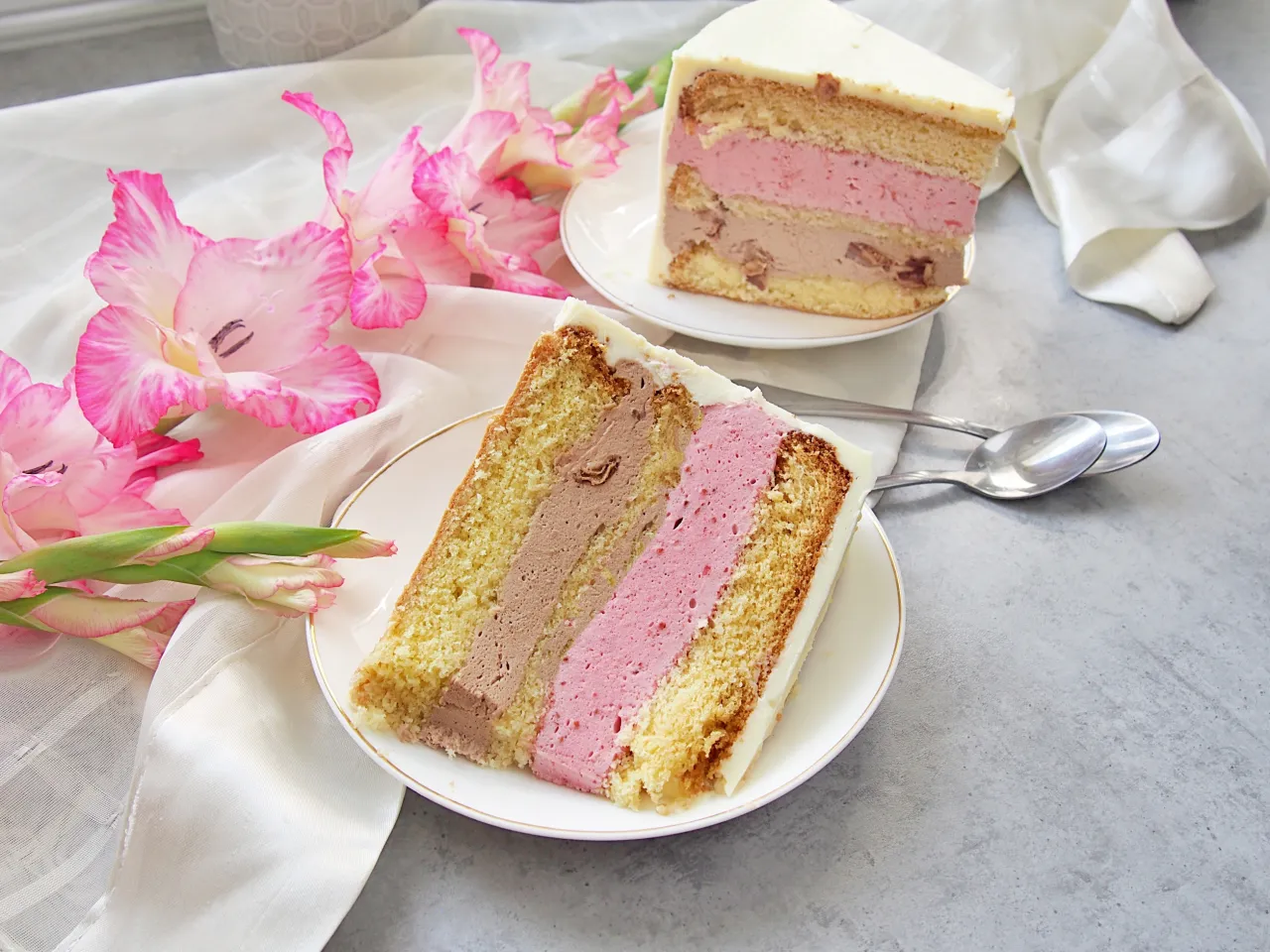 tort z kremem kinder bueno