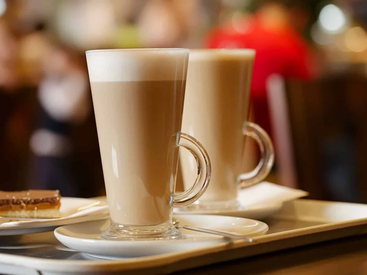 kawa latte z ekspresu