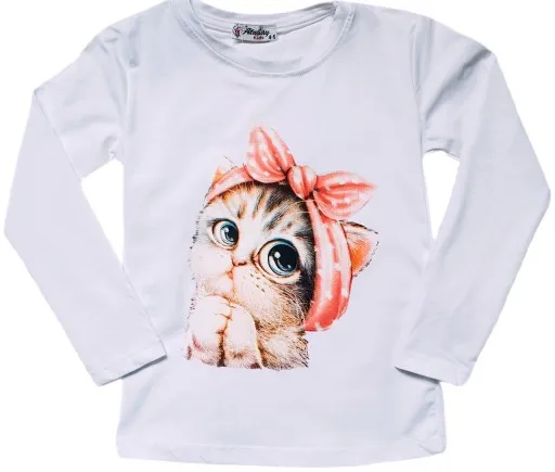 Dziewczynka w bluzce z kotem, r&oacute;żne fasony