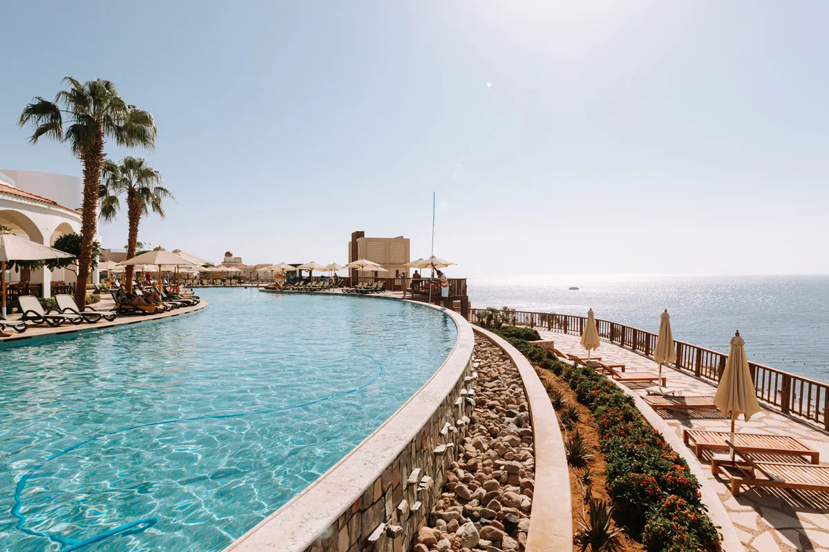 Reef Oasis Blue Bay piscina infinity e Beach Resort barriera corallina