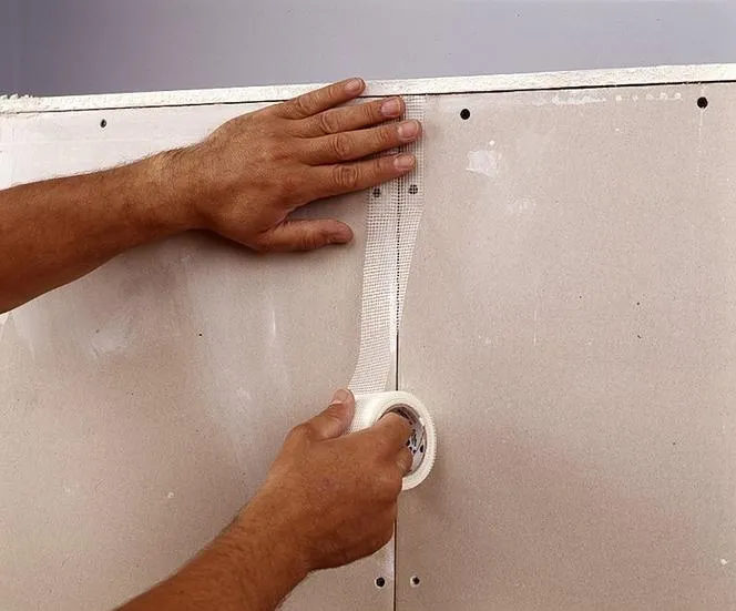 Spoinowanie płyt gipsowo-kartonowych z taśmą zbrojącą