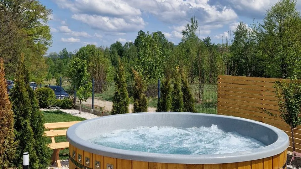 karpacz basen jacuzzi widok na śnieżkę