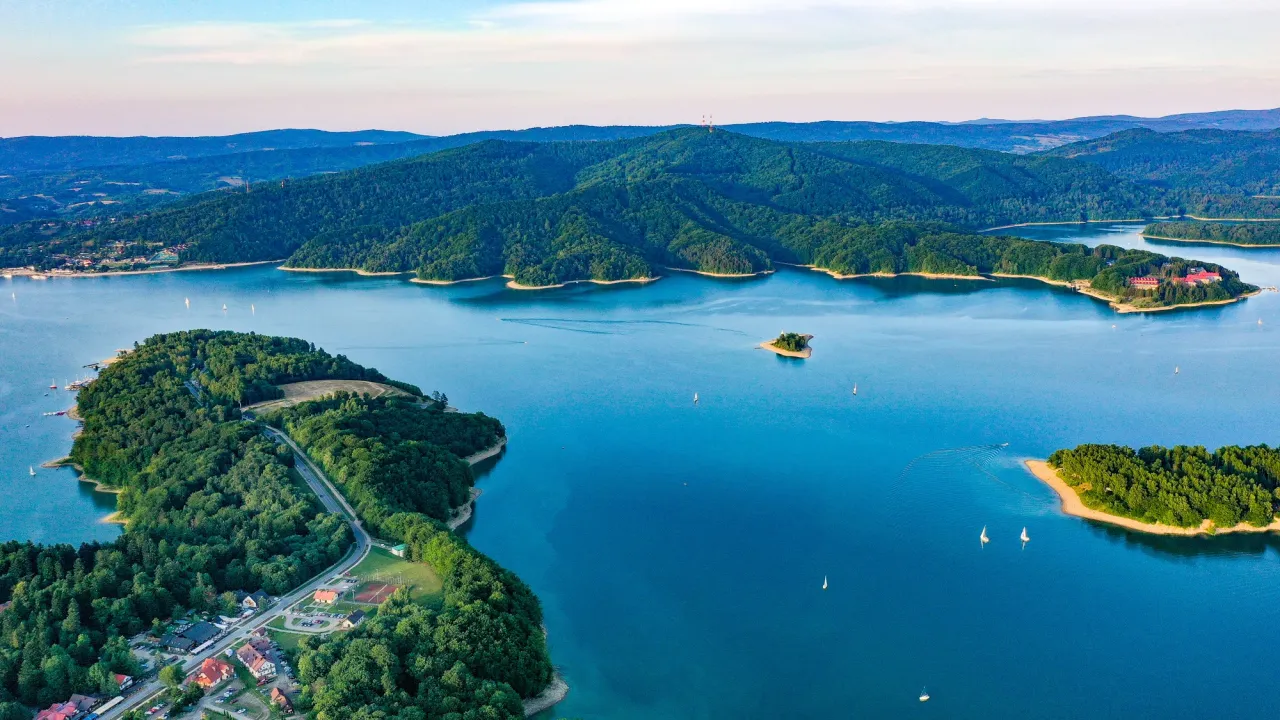 Jezioro Solińskie widok z lotu ptaka