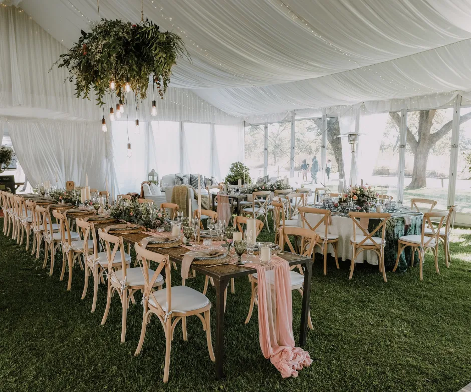 namiot weselny wnętrze dekoracje