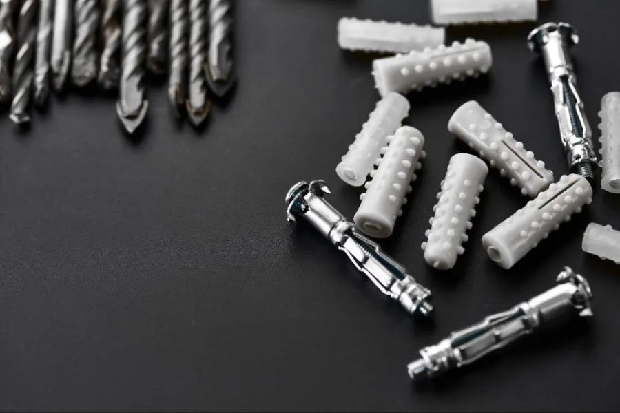 różne rodzaje kotew mechanicznych do betonu