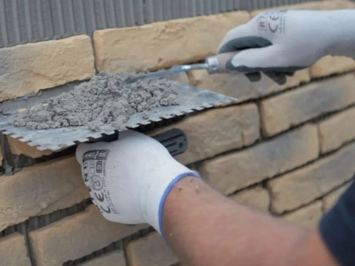 Usuwanie kamienia dekoracyjnego krok po kroku