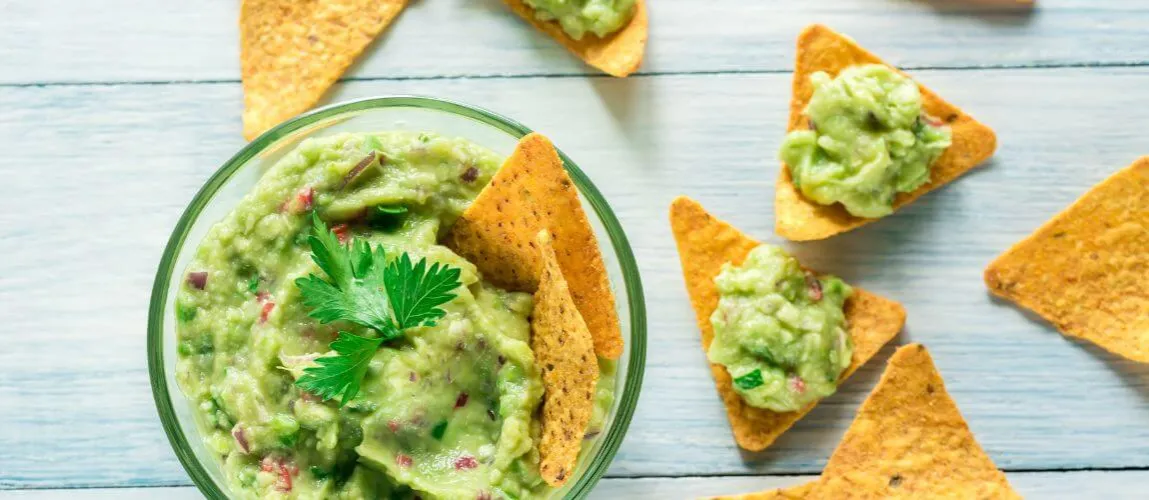 r&oacute;żne metody przechowywania guacamole