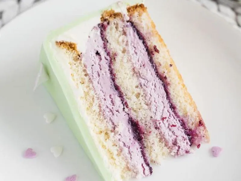 tort z tynkiem maślanym i tort z bitą śmietaną por&oacute;wnanie