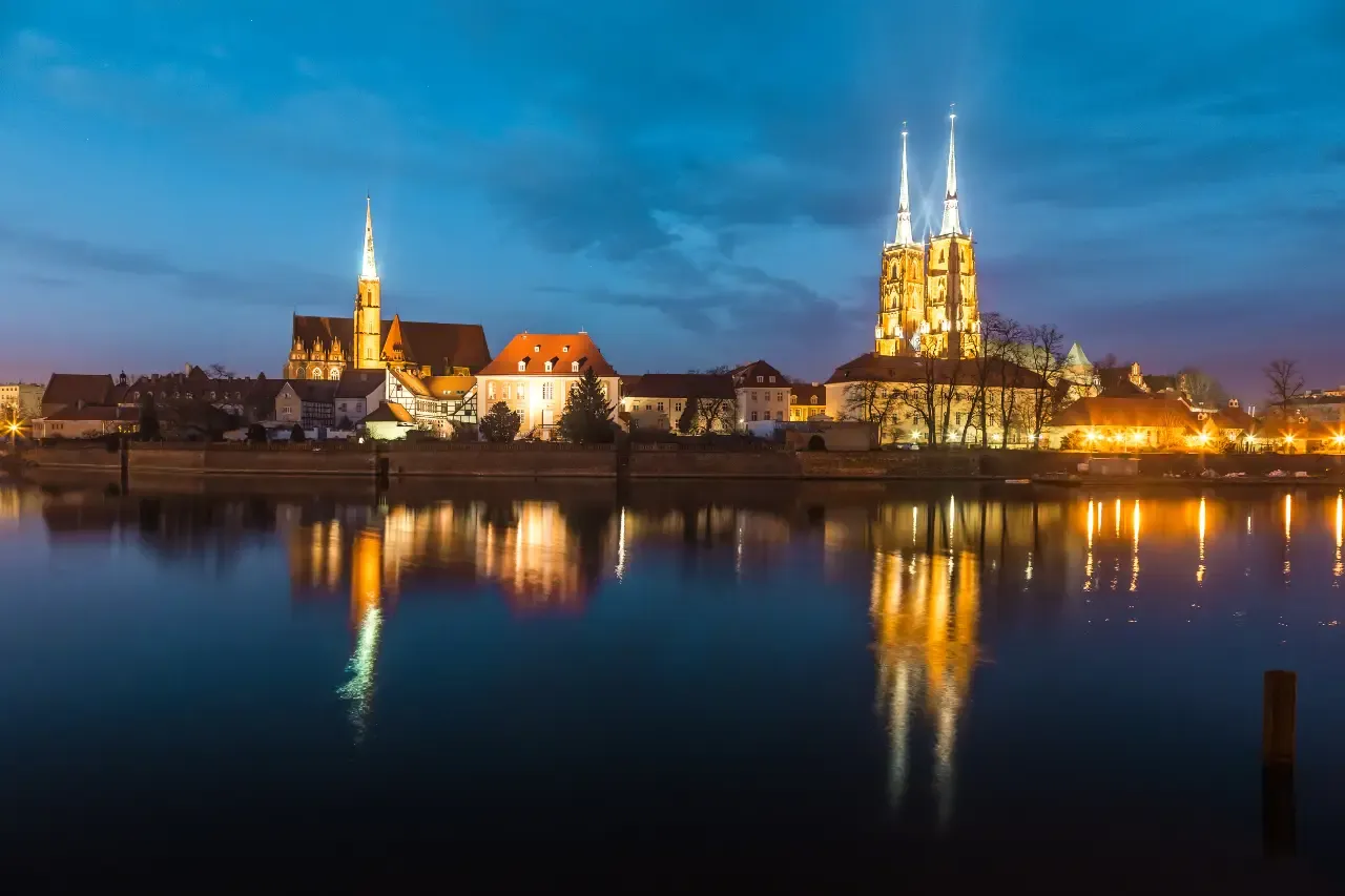 Romantyczne restauracje Wrocław Ostrów Tumski nocą