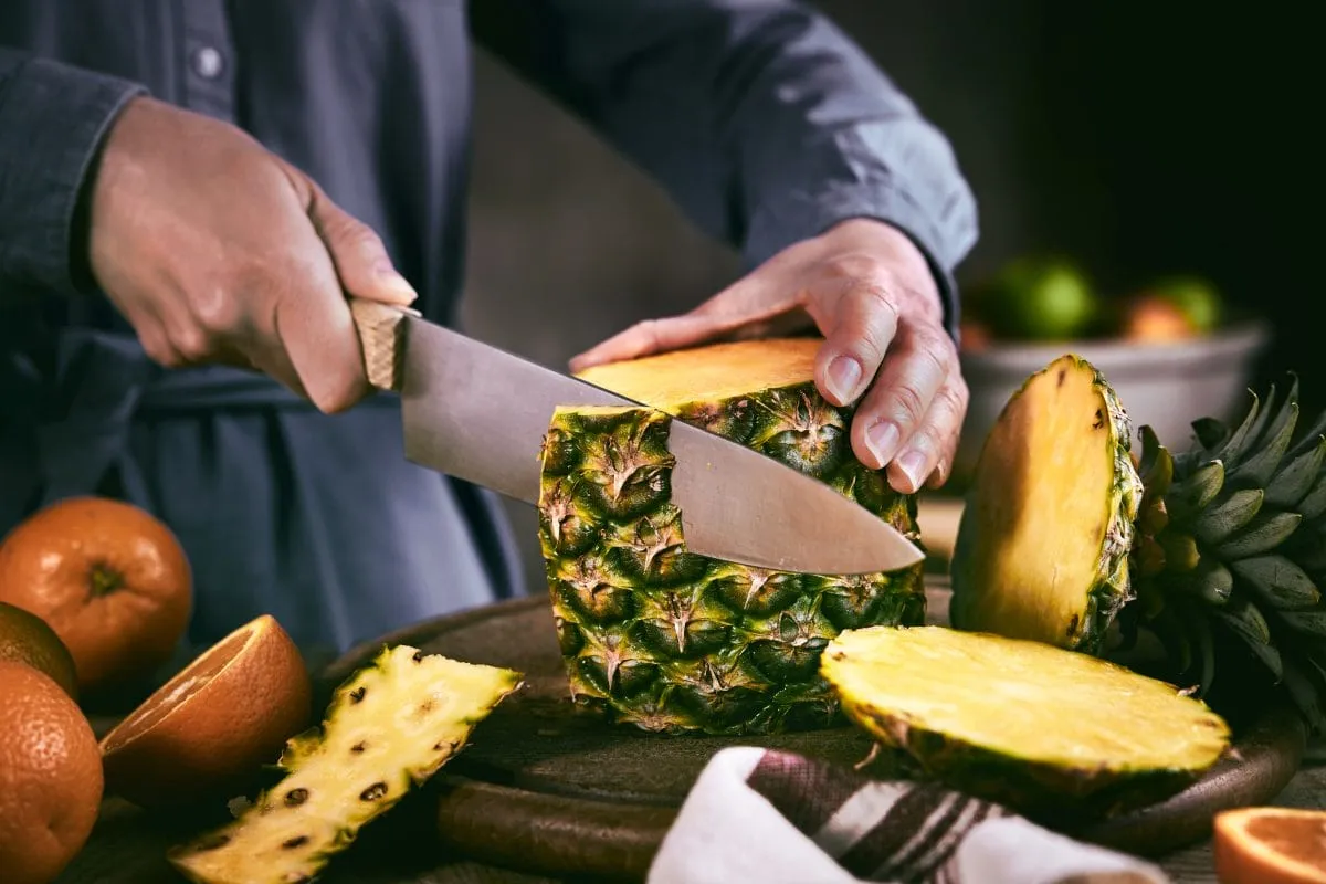 jak obrać ananasa krok po kroku