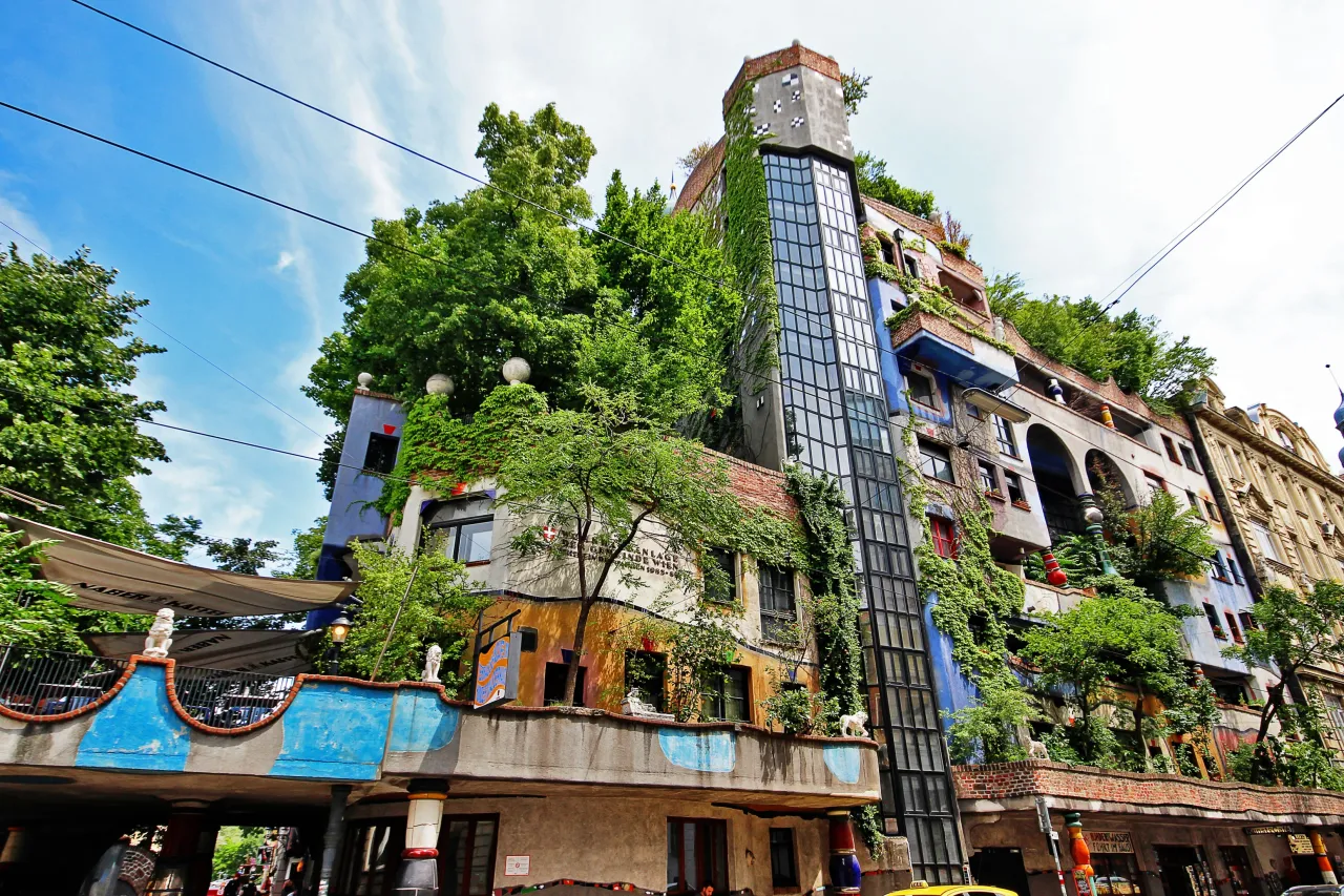Hundertwasserhaus Wiedeń kolorowy budynek