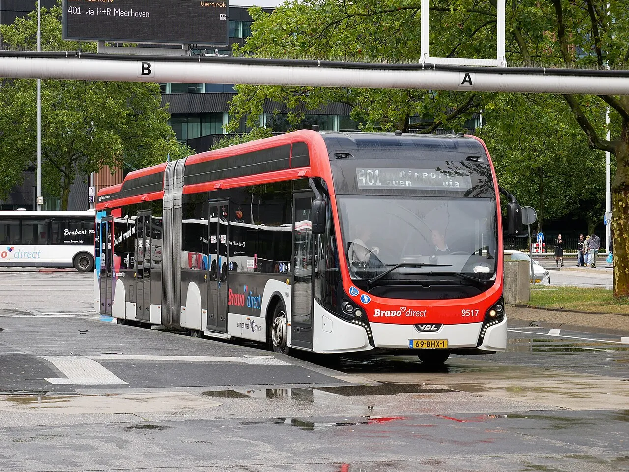 Eindhoven Airport bus stops 400 401